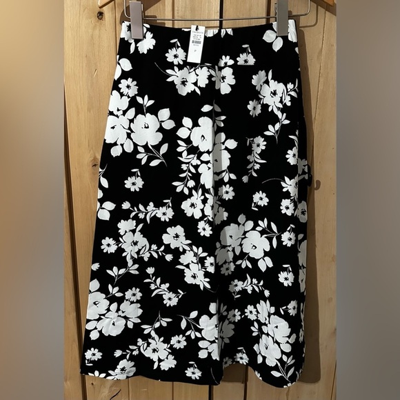 Talbots Shadow Petals Floral Jersey Midi Skirt Black & White - Picture 3 of 6
